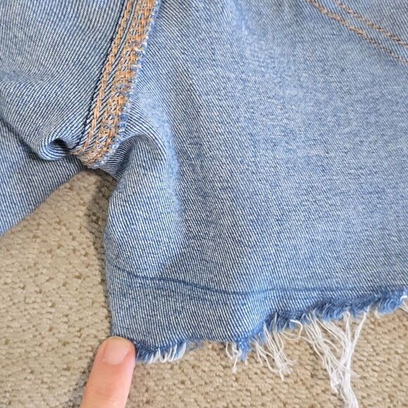 American Eagle Hi Rise Shortie Next Level Stretch Distressed Jean Shorts-Size 4 - Picture 15 of 15